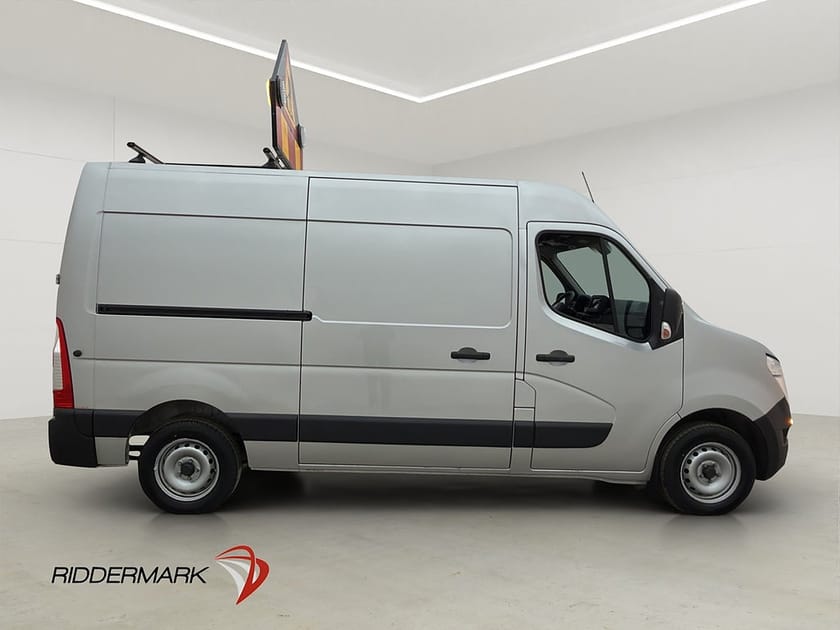 Bild 2 av Nissan Interstar Skåpbil L2H2 Drag 2xDörrar D-Värm Kamera V-Inr MOMS