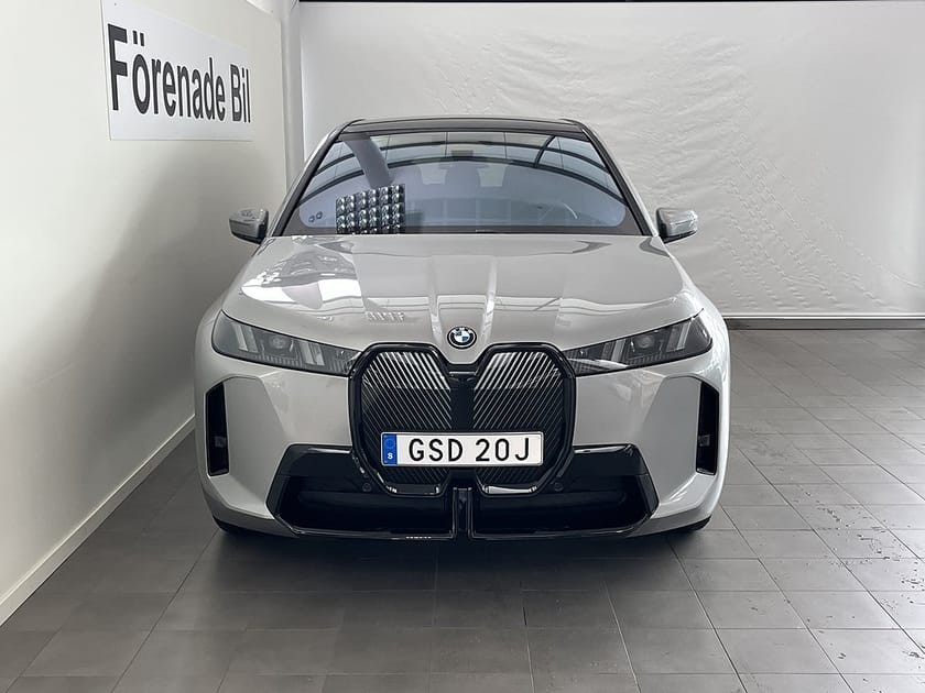 Bild 2 av BMW iX xDrive60 M Sport Drag Panorama Drive/Park Professional