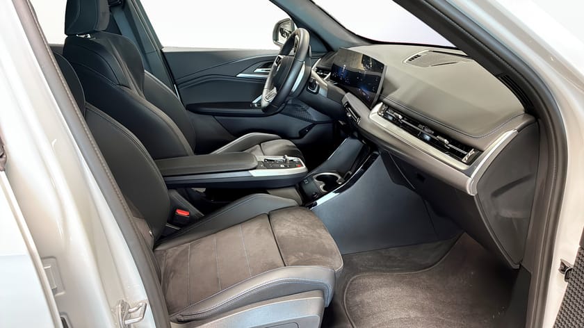 Bild 3 av BMW X1 xDrive25e M sport Drag Navi Kamera Elstolar