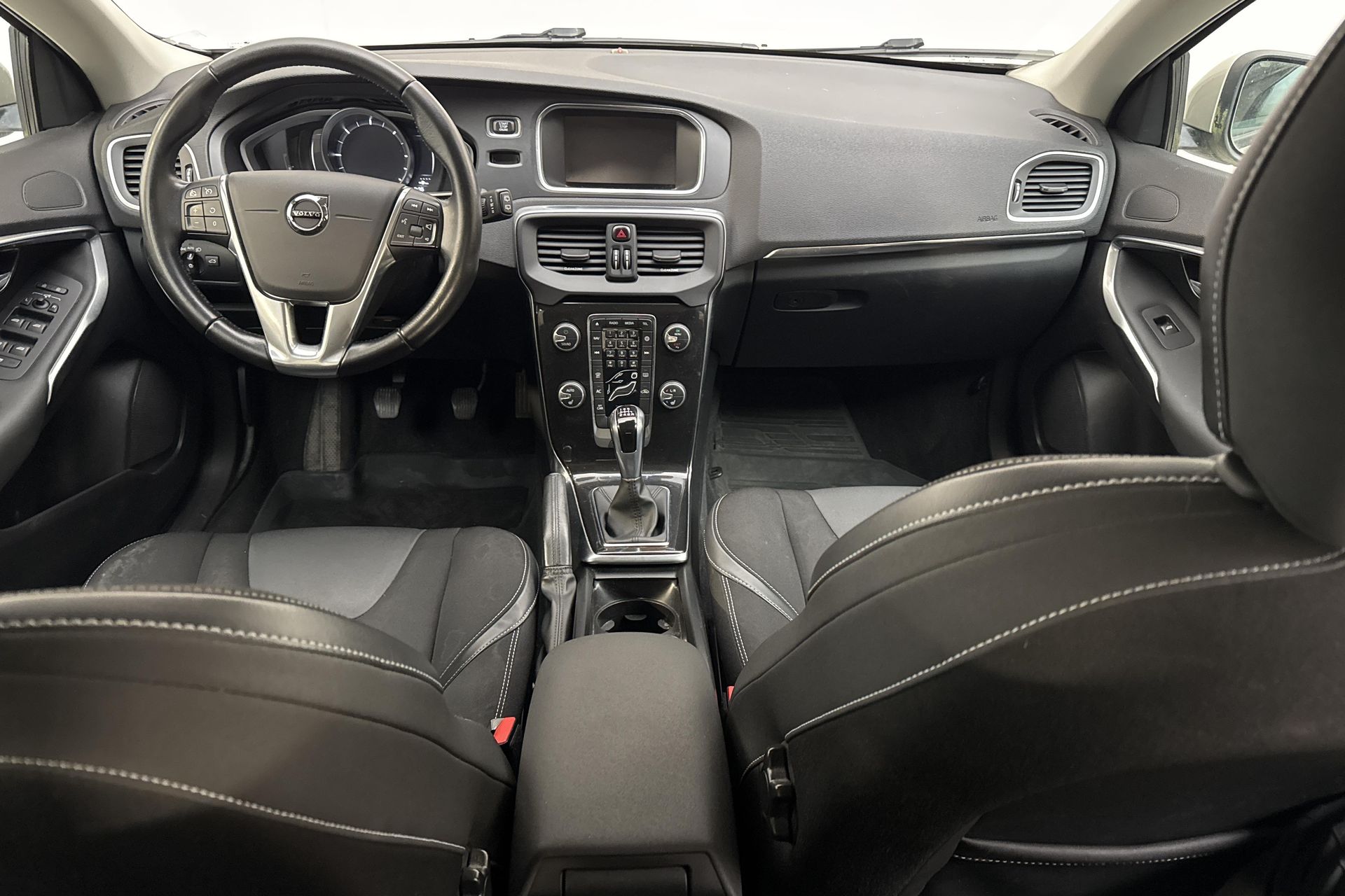 Volvo V40 D3 2017, photo 7/10