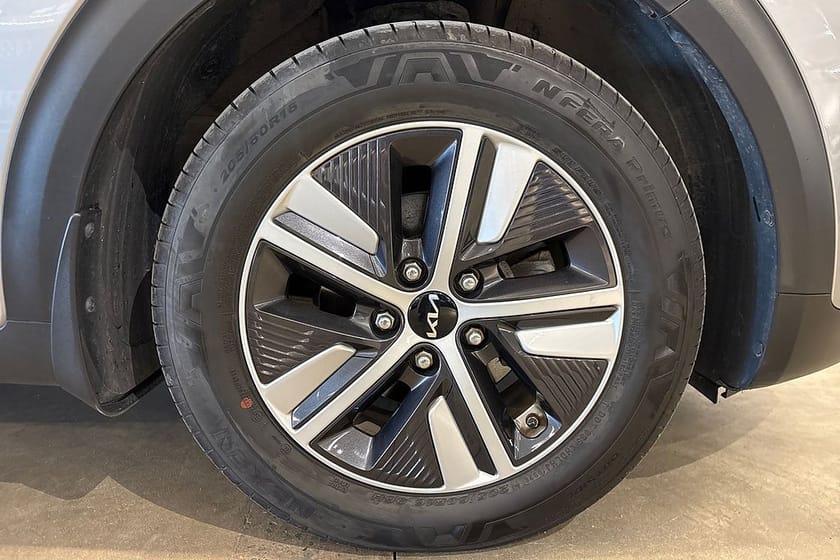 Bild 5 av Kia Niro P-HEV Advance Plus / B-Kamera / Keyless / Navi / Elstol