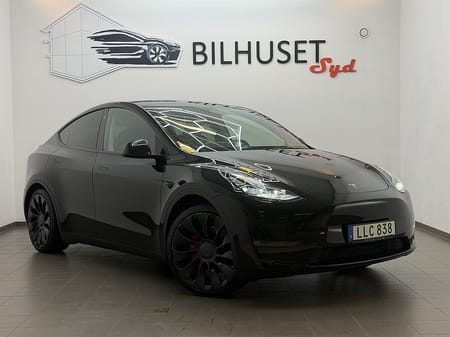 Tesla Model Y Performance 534hk AWD MOMS Pano/Navi/Bkamera/Läder/1Brukare