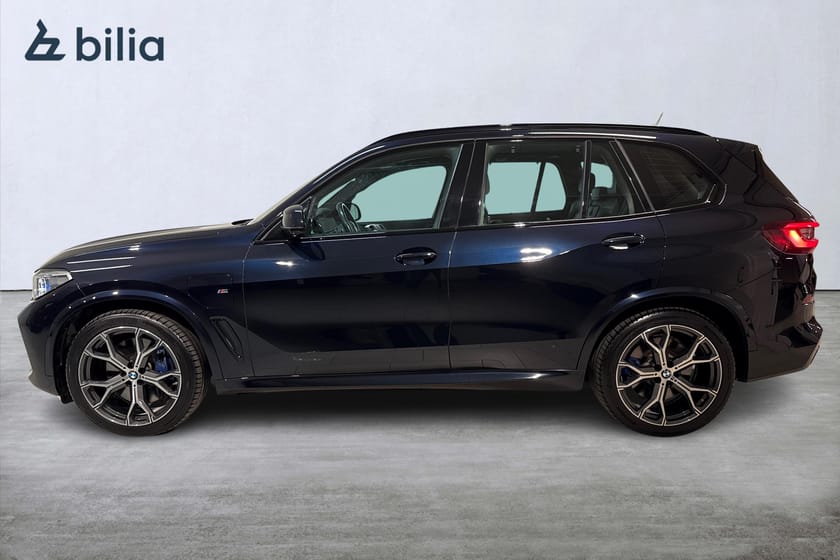 Bild 3 av BMW X5 xDrive45e iPerformance 45e M Sport / Pano / Luft / Driving Prof / 360/HUD/Drag