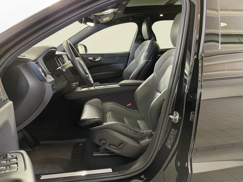 Bild 13 av 16 – Volvo XC60 T6 Plus Dark Edition Plus Edition