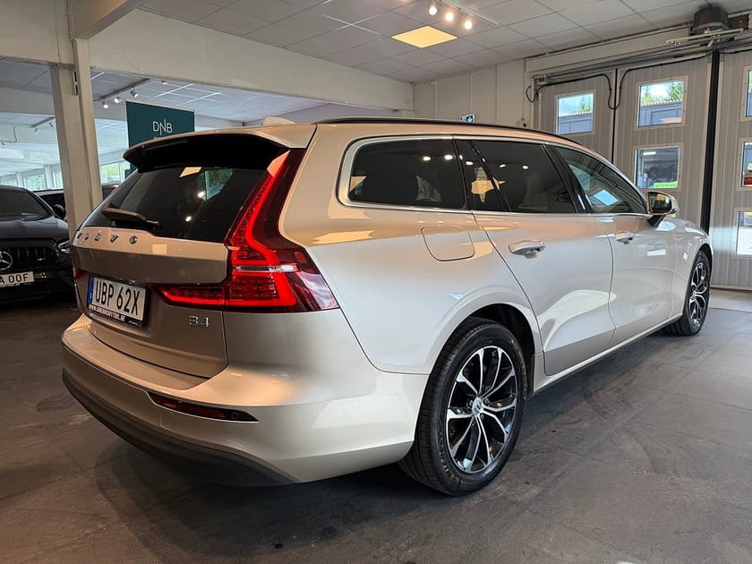 Bild 4 av Volvo V60 B4 Mildhybrid Core Gps Blis Pilot Assist B-kamera 197hk