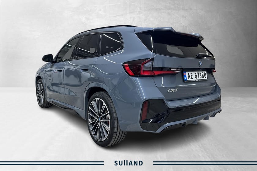 Bilde 3 av BMW iX1 xDrive30 Supercharged M-Sport Pro, Storm Bay Met, Pano