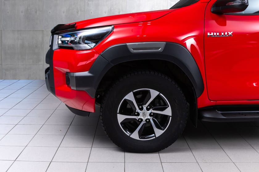 Bilde 2 av Toyota Hilux Dobbelcab 2,8 204hk D-Cab 4WD SR+ Inv. X RED