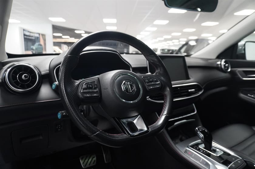 Bild 2 av MG EHS PHEV Luxury 360 Elstol CarPlay