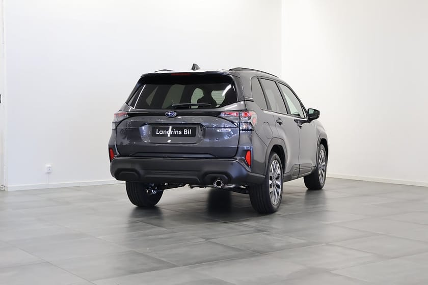 Bild 5 av Subaru Forester e-Boxer Touring Drag Vinterhjul Panorama Harman Kardon
