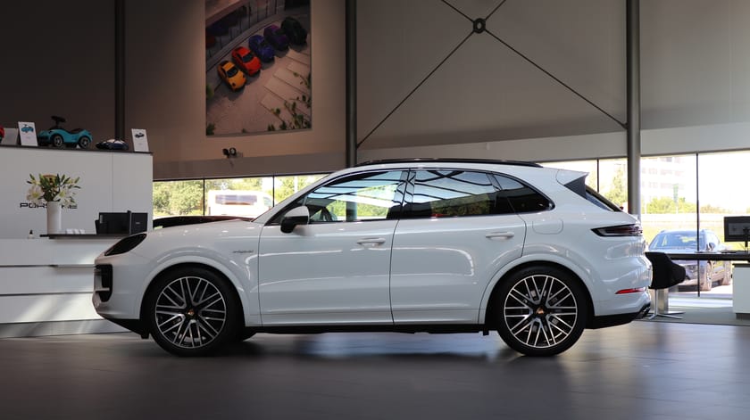 Bild 3 av Porsche Cayenne E-Hybrid / VAT / Bose / Dragkrok
