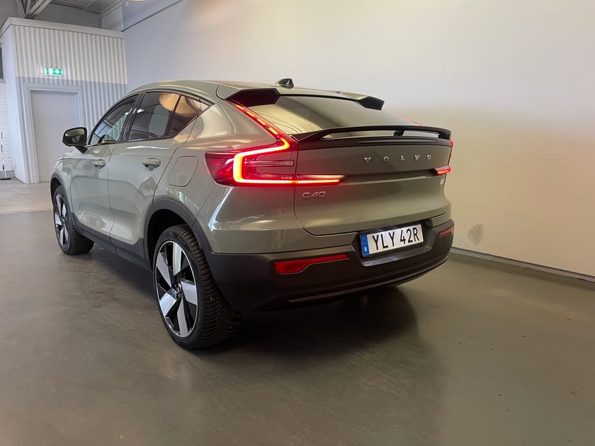 Bild 3 av Volvo C40 Recharge Ultimate/ BLIS/ Navigation/ Bakkamera/ Panoramatak/ 360 kamera/ 10.000kr Tillbehör/