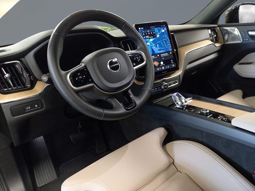 Bild 3 av Volvo XC60 T8 AWD Ultra Dark//Bowers & Wilkins//Drag//