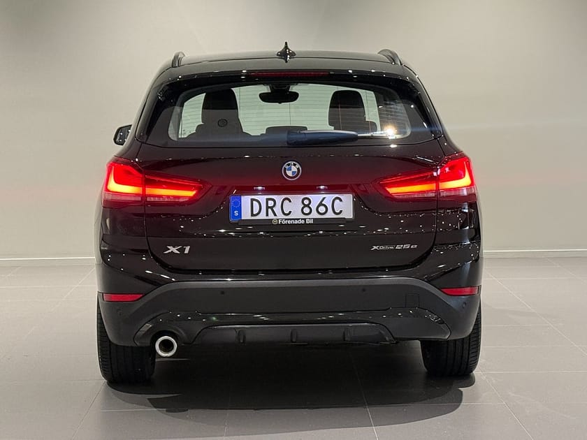Bild 4 av BMW X1 xDrive25e SportLine Head-Up LM Sportstolar