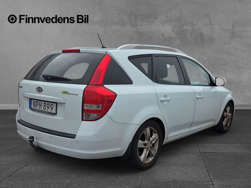 Bild 4 av Kia cee'd_sw Säljes utan garanti som reparationsobjekt