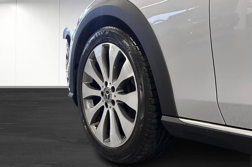 Bild 5 av Mercedes-Benz E 220 d 4MATIC All-Terrain | 360° | | MULTIBEAM | DRAG | VÄRMARE