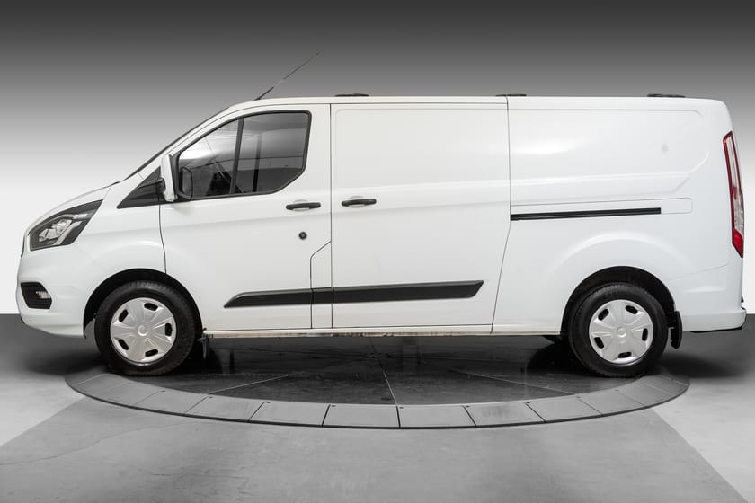 Bilde 2 av Ford Transit Custom 340 2.0 EcoBlue/340/L2/R.kamera/2xskyvedører/Krok/Webasto++