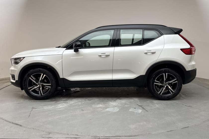 Bild 2 av Volvo XC40 D3 150hk R-Design 360° Värmare GPS Teknikpkt