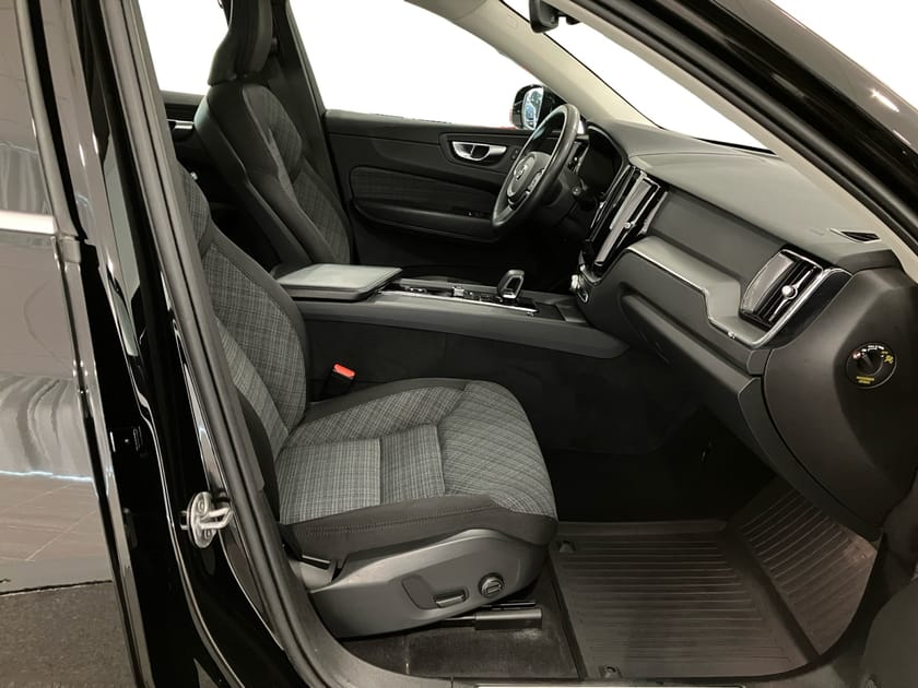 Bild 5 av Volvo XC60 Recharge T6 Core Edition | Panoramaglastak | Parkeringskamera bak | Rattvärme