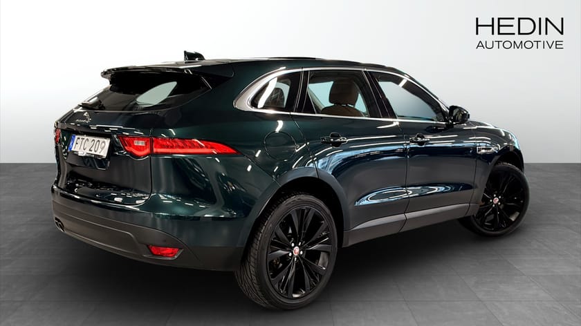 Bild 2 av Jaguar F-Pace 20d AWD 180hk Dragkrok Panorama Navi 22" LM-fälg