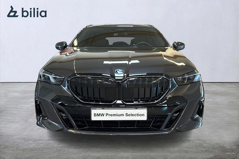 Bild 5 av BMW 550e xDrive Touring M Sport PRO B&W Panorama 360 Kamera Head up Drag
