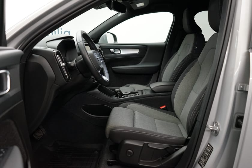 Bild 5 av Volvo XC40 B4 FWD Bensin Core SE II, Baklucka elmanövrerad, Navigation