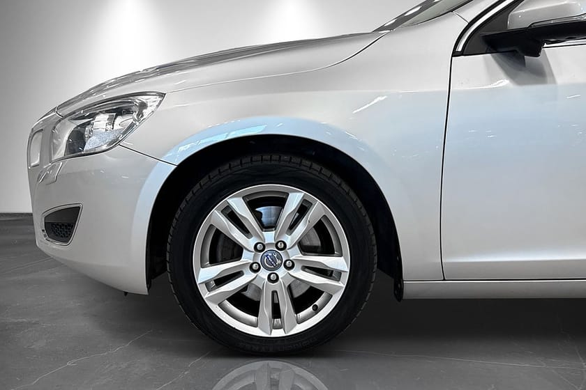 Bild 2 av Volvo V60 D4 AWD 163hk Momentum Aut Dragkrok D-värm Skinn BLIS