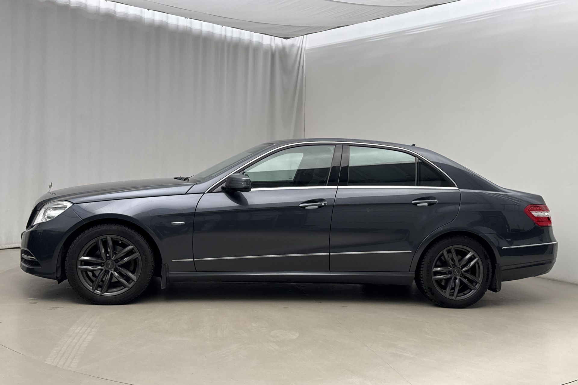 Mercedes-Benz E 220 CDI BlueEFFICIENCY 2012, photo 2/10