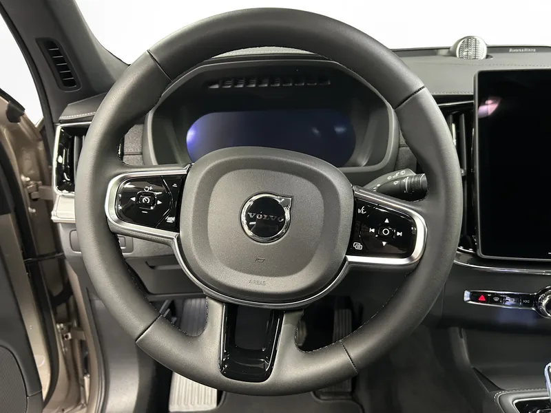Bild 9 av 13 – Volvo XC90 T8 Ultra Dark