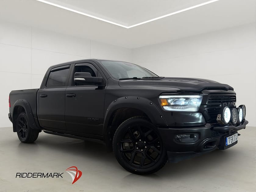 Bild 3 av RAM 1500 Crew Cab Dodge Laramie Night 5.7 4x4 Drag Luft H/K Pano Moms