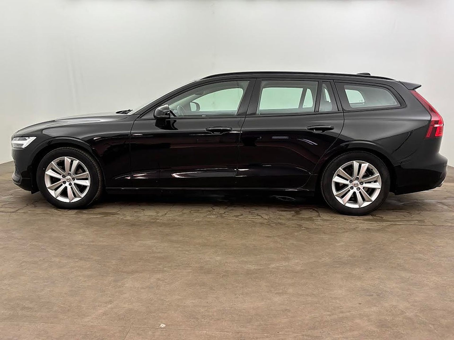 Volvo V60 D4 Geartronic 190hk Momentum 2019, kuva 3/10