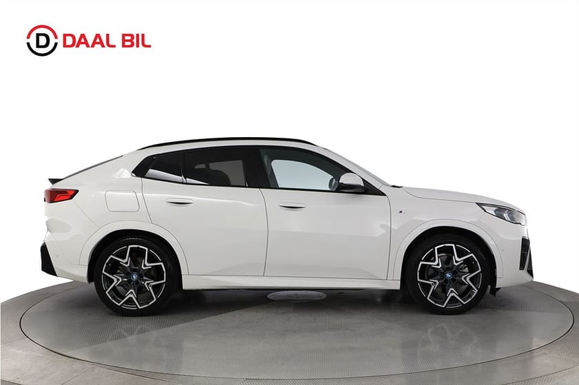 Bild 5 av BMW iX2 xDrive30 64,7 kWh 306HK M-SPORT DRAG PANO P-VÄRM 3D