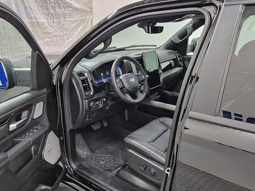 Bild 5 av RAM 1500 Dubbelhytt 5'7" box