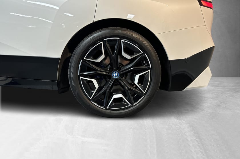 Bilde 5 av BMW iX xDrive40 Fully Charged, H/K, Laser, MultiF. ComfAcc