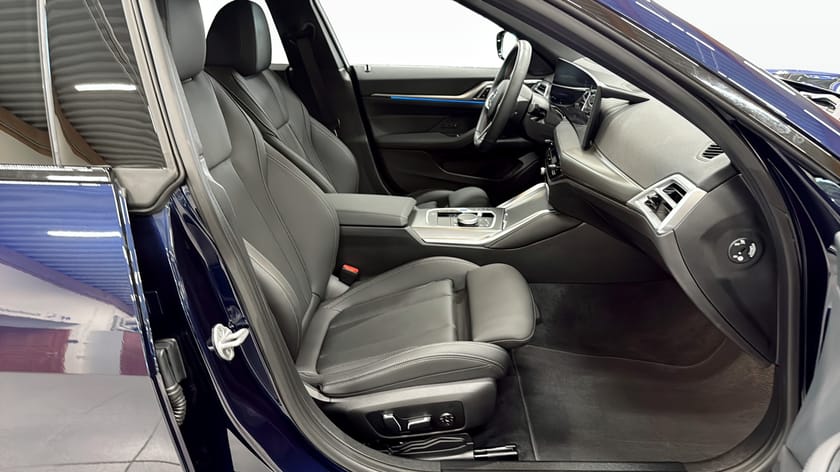 Bild 3 av BMW i4 M60 xDrive Gran Coupé M Sport Innovation Comfort Hifi Drag 360-kamera