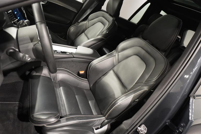 Bild 4 av Volvo XC90 B5 AWD R-Design 7-Sits B W Pano Drag 22