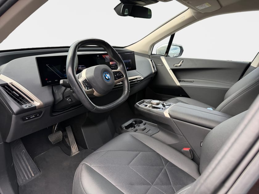 Bild 5 av BMW iX xDrive40 40 xDrive 326hk *H-K Ljud/Drag/360 Kamera/Keyless/