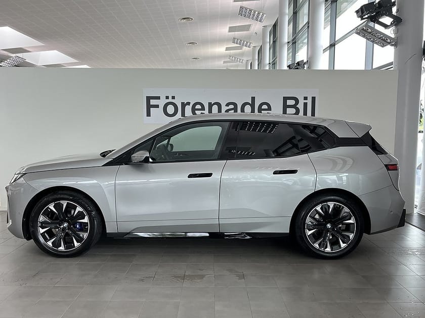 Bild 3 av BMW iX xDrive60 M Sport Drag Panorama Drive/Park Professional