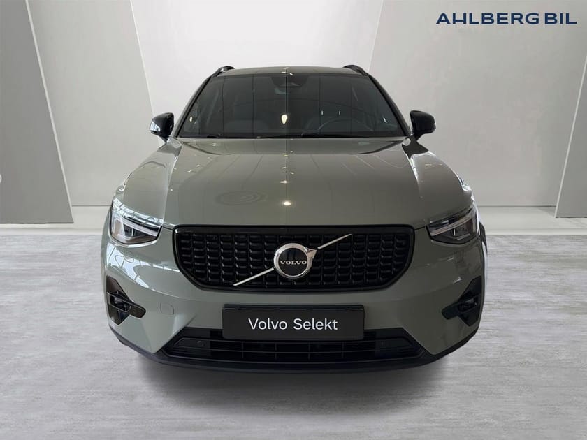 Bild 4 av Volvo XC40 B3 FWD Bensin Plus Dark, Klimatpaket, Förarstödpaket, Parkeringskamera Bak, Baklucka Elmanövrerad, Google Maps