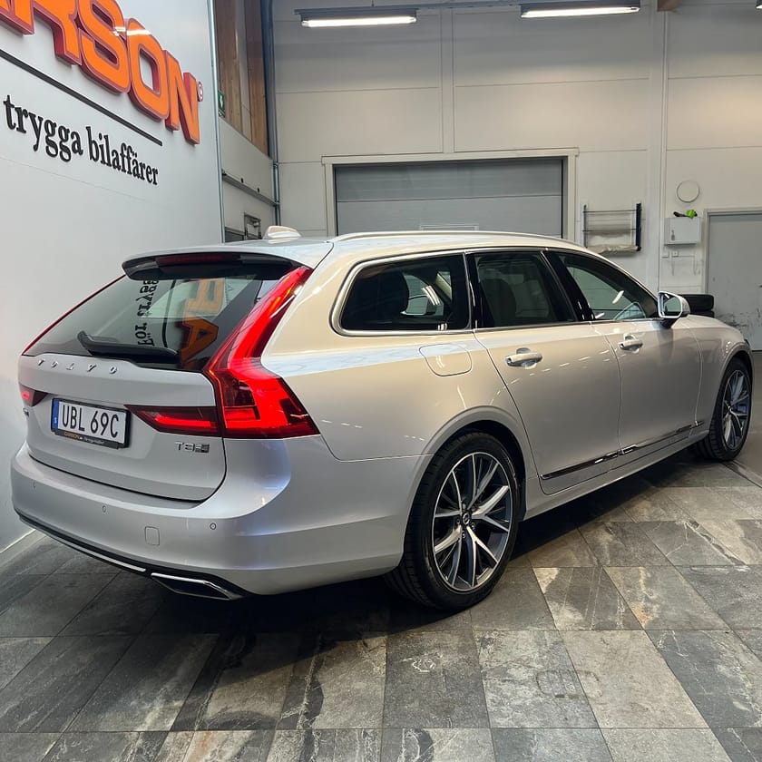 Bild 4 av Volvo V90 Recharge T8 AWD Inscription Orrefors Apple Värmar