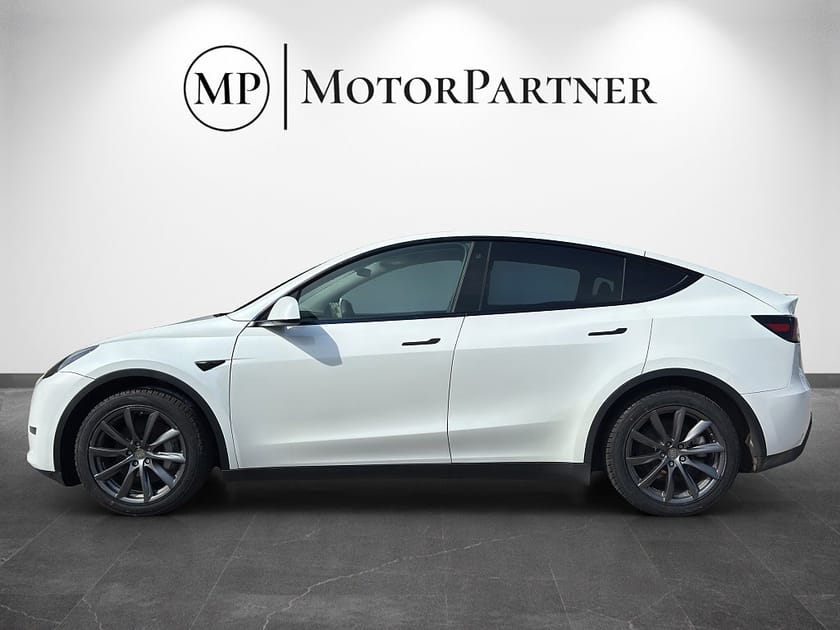 Bild 5 av Tesla Model Y Long Range AWD Autopilot Dragkrok MOMS 514hk