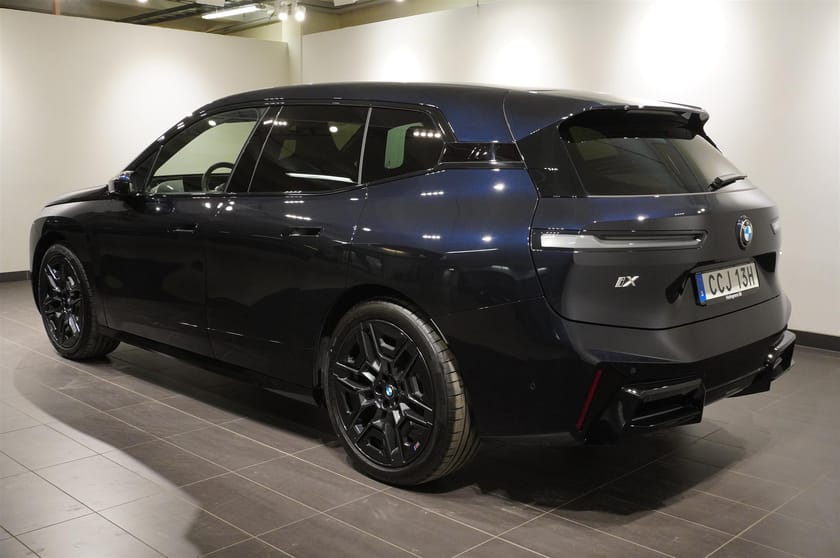 Bild 3 av BMW iX xDrive60 M Sport Pro Supercharged Ed Drag B W DA Pro