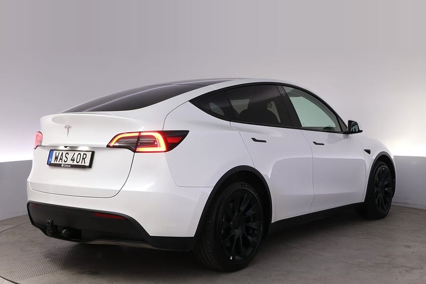 Bild 5 av Tesla Model Y Standard Range RWD Autopilot Panorama Drag