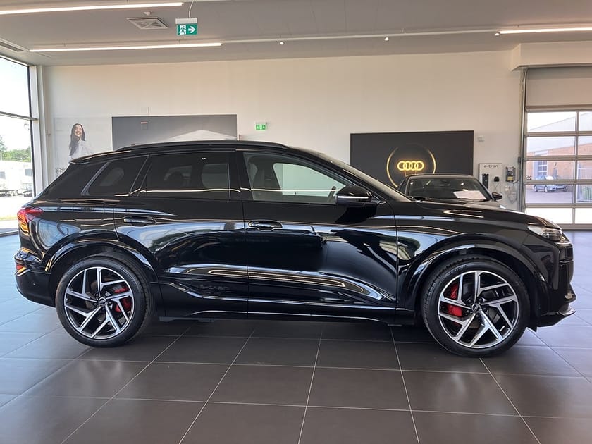 Bild 3 av Audi Q6 e-tron quattro SUV Selection massage HuD