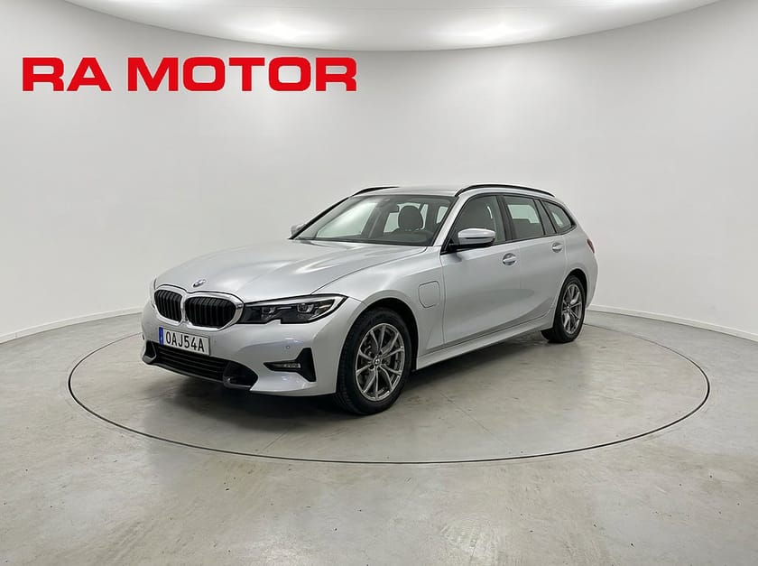 Bild 1 av BMW 330e xDrive Touring | Sport Line | M-Ratt | P-sensorer |