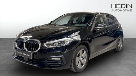 BMW 118i Dragkrok Komfortöppning Rattvärme Tonade Rutor
