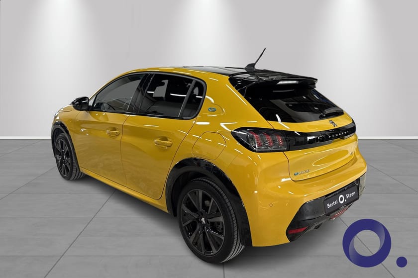 Bilde 3 av Peugeot e-208 GT med panorama glasstak