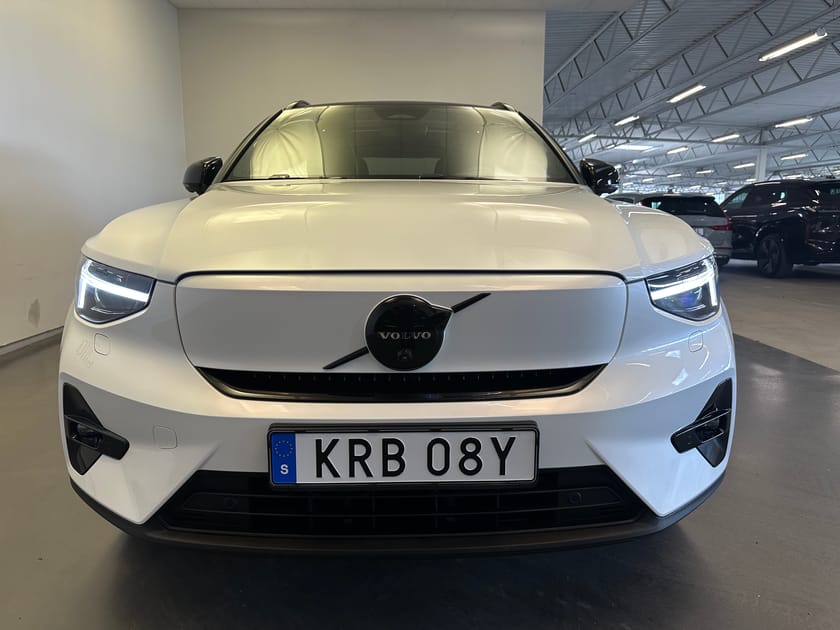Bild 2 av Volvo EX40 Single Motor Extended Range M R Ultra Black Edt / Navigation / 360 Kamera / Panoramatak /
