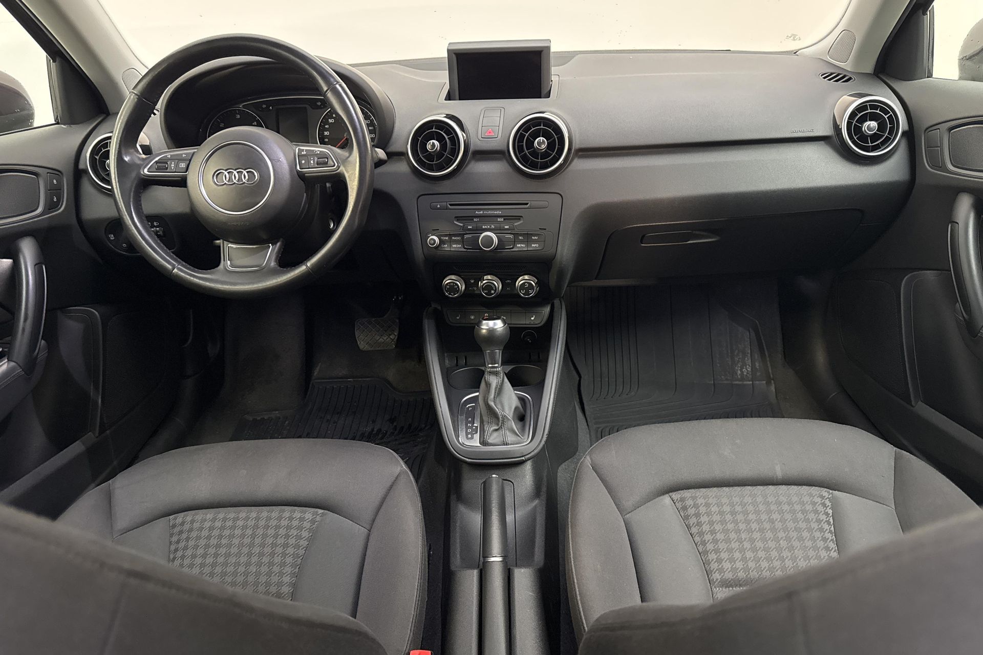 Audi A1 Sportback 1.6 TDI 2012, bild 7/10