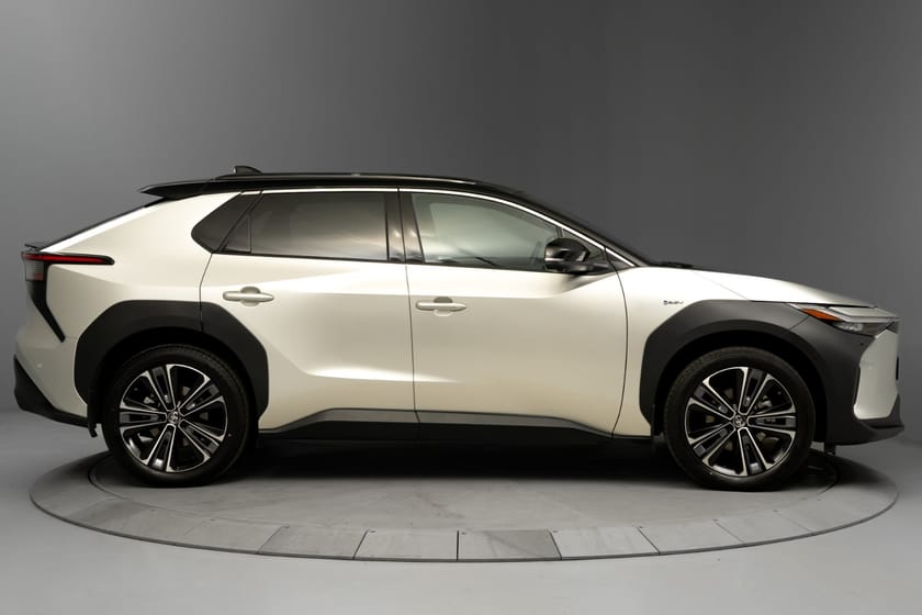 Bilde 5 av Toyota bZ4X AWD Executive Bitone
