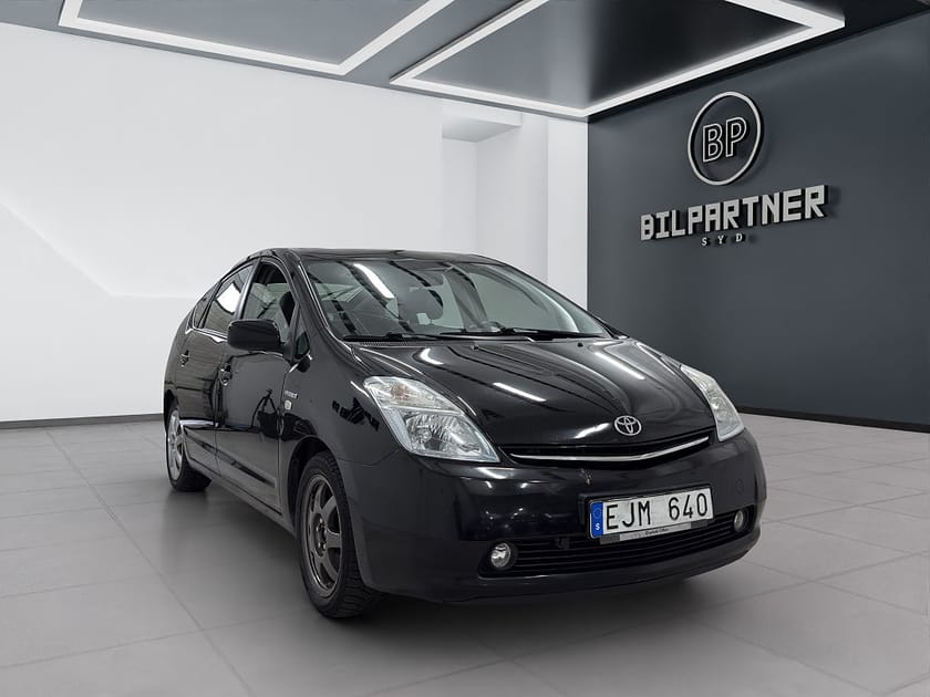 Bild 3 av Toyota Prius 1.5 VVT-i + 3CM CVT/ Ränta 1.95%/Besiktad & Servad